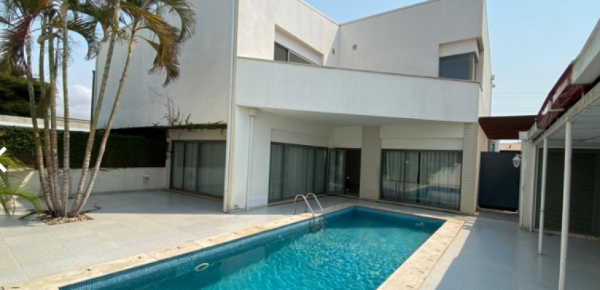 Moradia V3 duplex localizada no condomínio Dalm Residencial Talatona Arrendamento