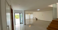 Moradia V3 duplex localizada no condomínio Dalm Residencial Talatona Arrendamento