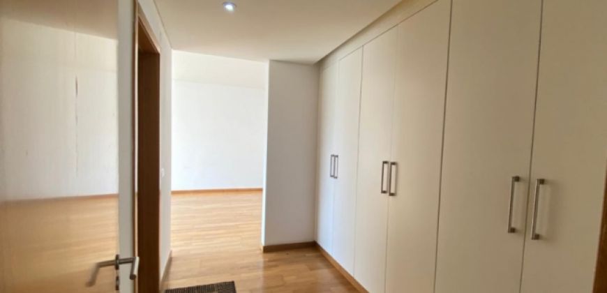 Moradia V3 duplex localizada no condomínio Dalm Residencial Talatona Arrendamento