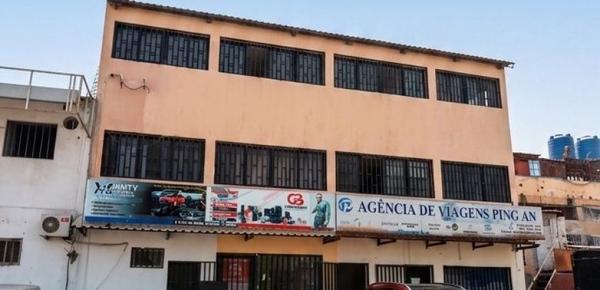 Residência localizada no MÁRTIRES _AV 21 de Janeiro_ a venda