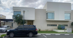 Moradia V3 duplex localizada no condomínio Dalm Residencial Talatona Arrendamento