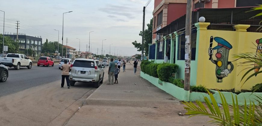 V6 localizado a 2 minutos da via principal do Camama travessa da Unitel 