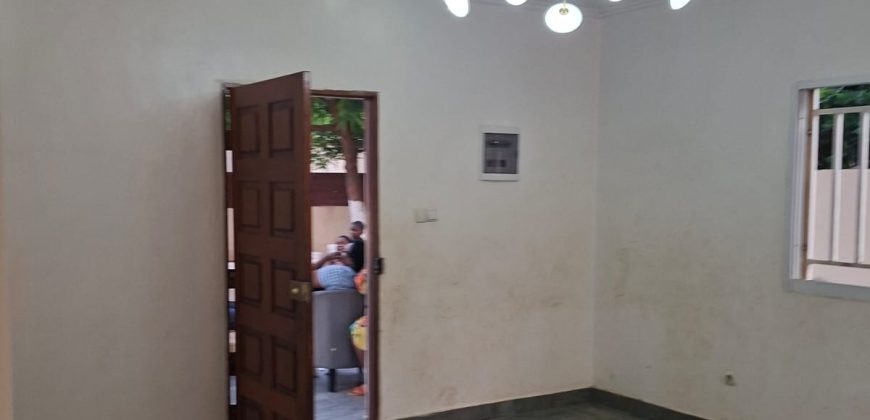 V6 localizado a 2 minutos da via principal do Camama travessa da Unitel 