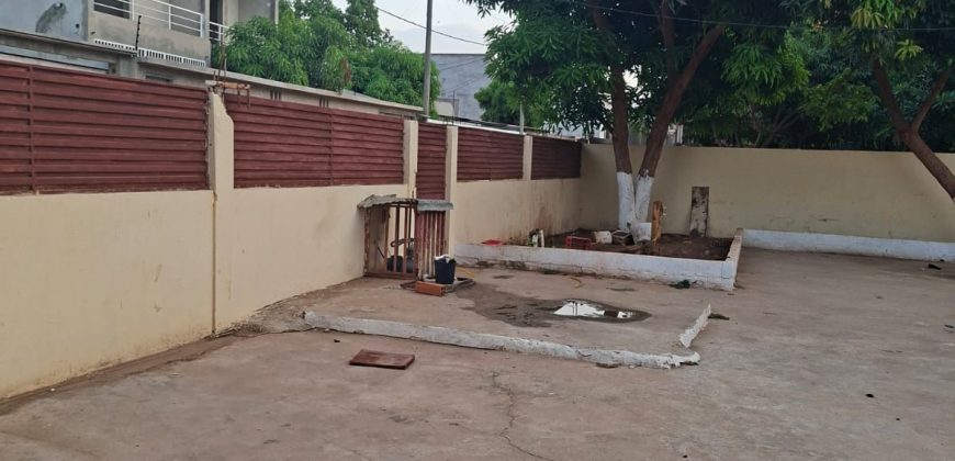 V6 localizado a 2 minutos da via principal do Camama travessa da Unitel 