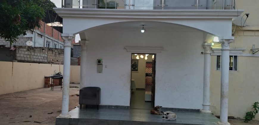 V6 localizado a 2 minutos da via principal do Camama travessa da Unitel 