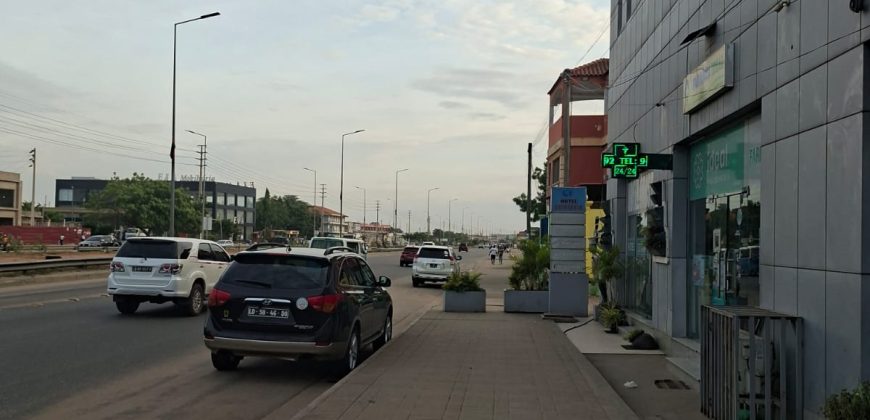 V6 localizado a 2 minutos da via principal do Camama travessa da Unitel 