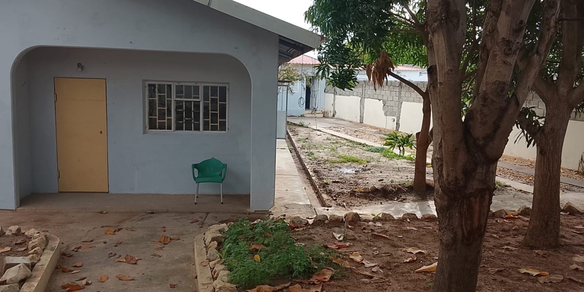 Vivenda T3 + anexo T2 a venda na urbanização Nova Vida