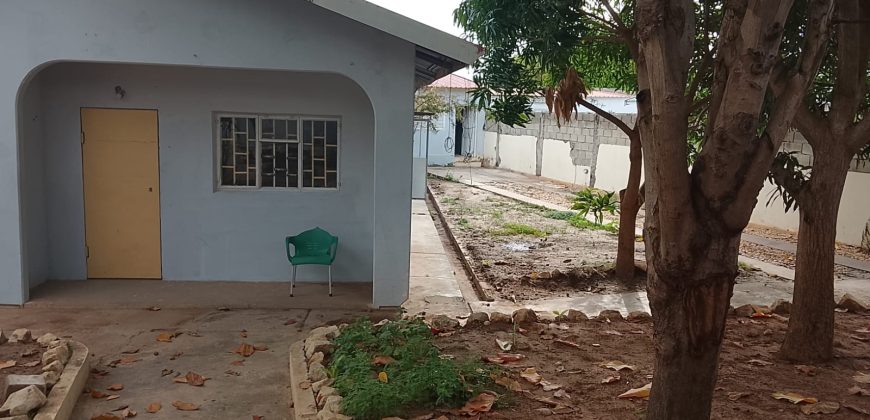 Vivenda T3 + anexo T2 a venda na urbanização Nova Vida