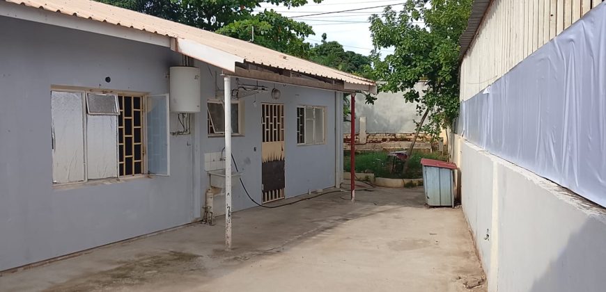 Vivenda T3 + anexo T2 a venda na urbanização Nova Vida