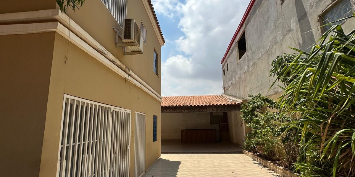 VIVENDA VENDA NO TALATONA BAIRRO MILITAR DE TIPOLOGIA T4+1 RUA