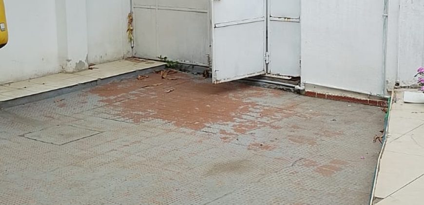 Vivenda T2 no Miramar na rua da Maternidade Augusto N’gangula.