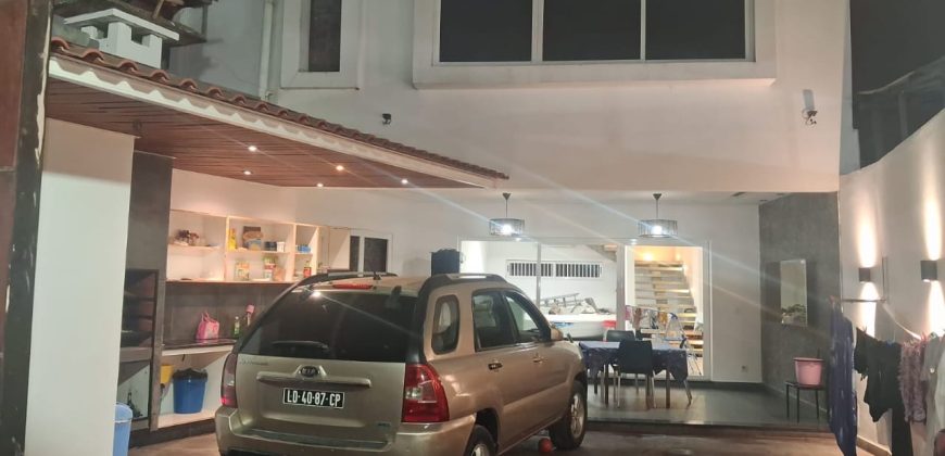 Venda vivenda V4 rua Nicolau Gomes Spencer