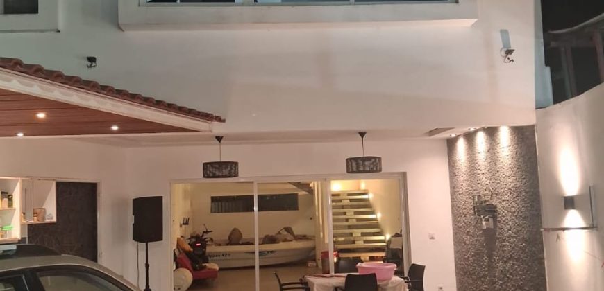 Venda vivenda V4 rua Nicolau Gomes Spencer