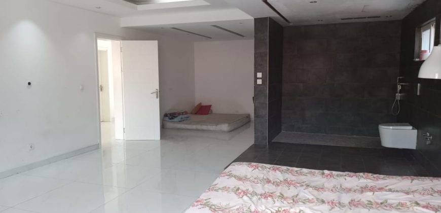 Venda vivenda V4 rua Nicolau Gomes Spencer
