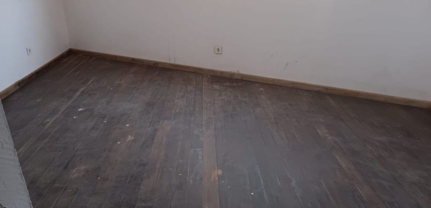 Venda vivenda V4 rua Nicolau Gomes Spencer