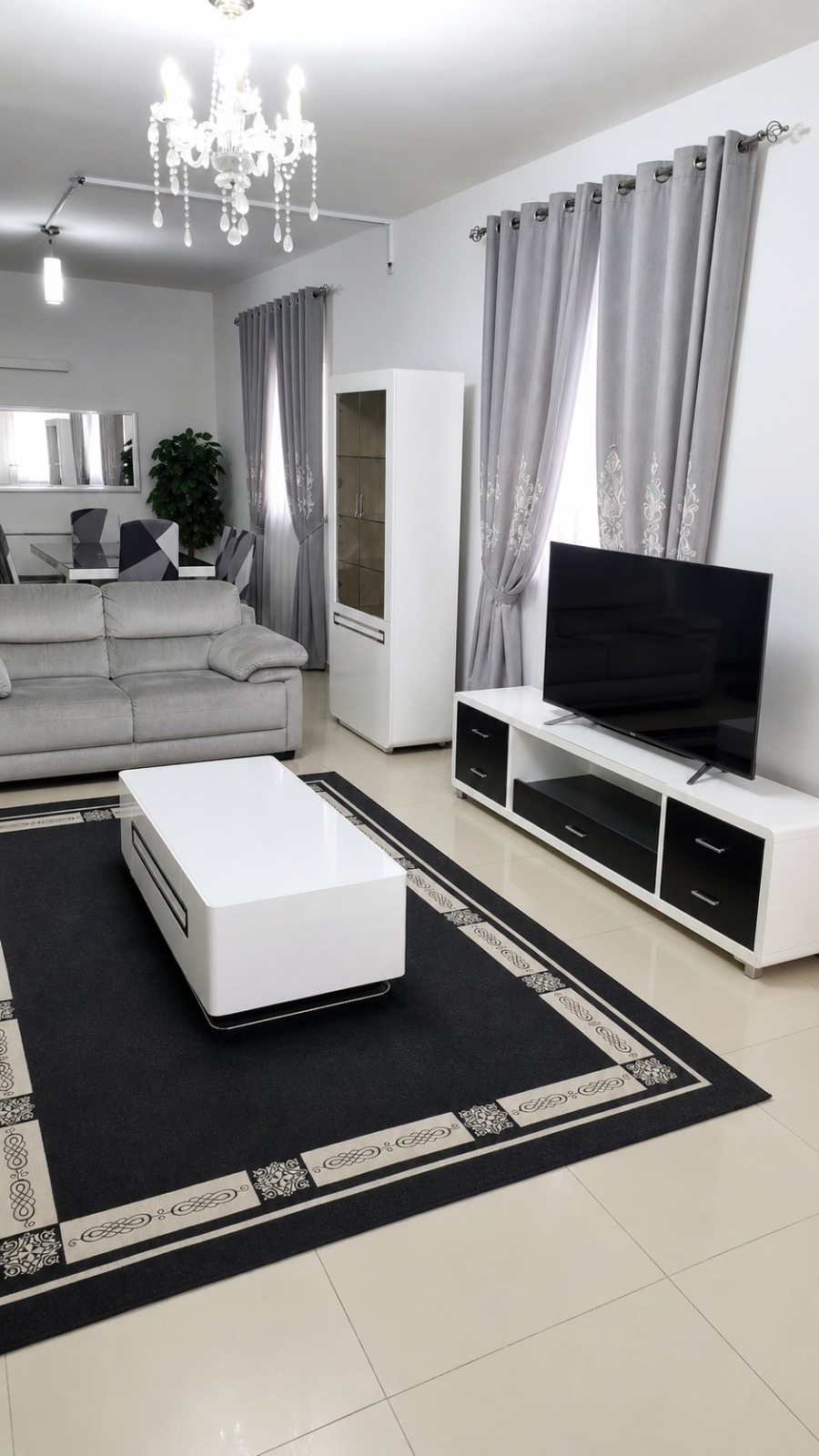 Vivenda T4 Duplex de ponta a venda na Vila Alice